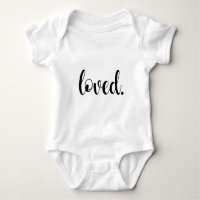Typographie de script tendance moderne aimé