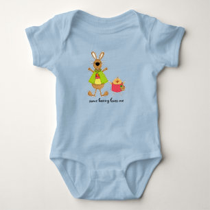 Body Un certain lapin m'aime. Combinaisons de bébé de