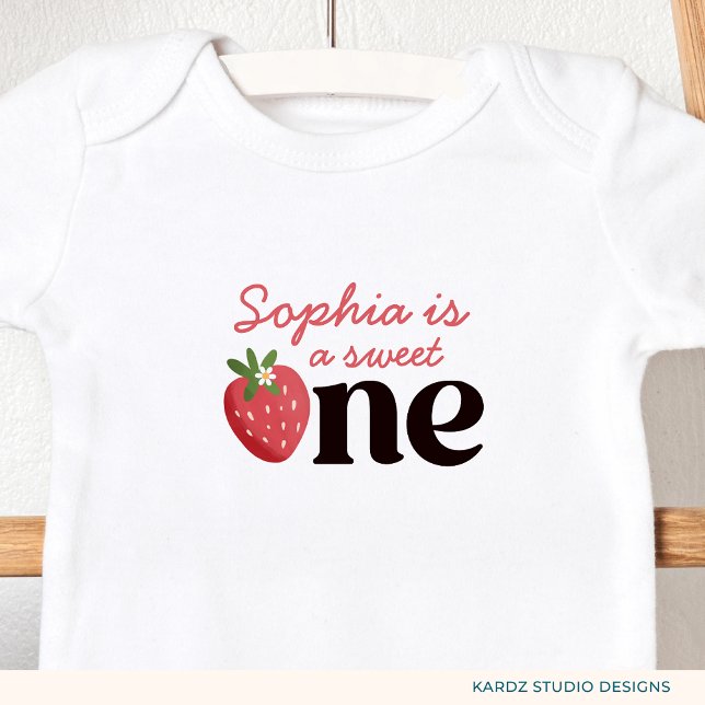 Body Une douce fraise fille 1er anniversaire (Personalize this cute bodysuit for your baby girl's 1st birthday.)