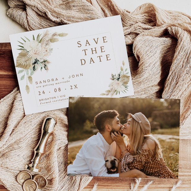 Boho Beige Green Floral Enregistrer La Carte Date (Boho beige floral wedding save the date featuring two floral arrangements and couple photo on back.)