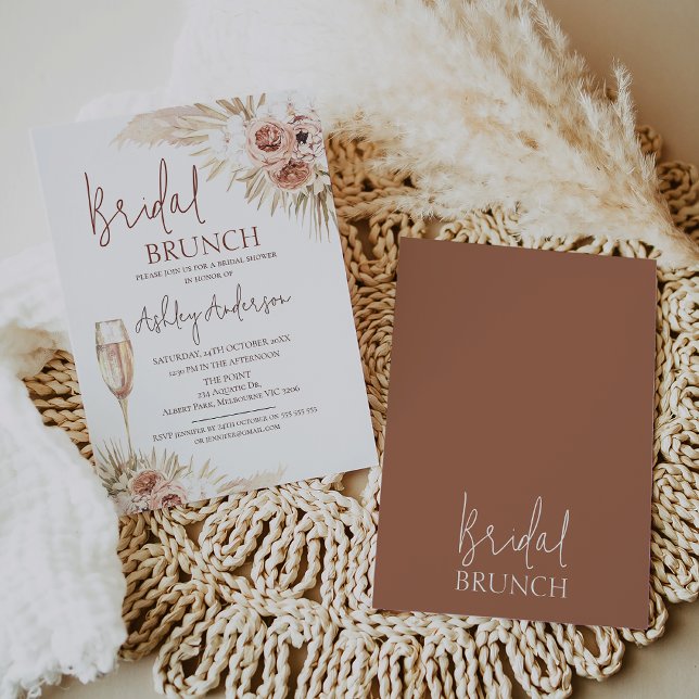Boho Floral Palm Pampas Invitation de la douche nu (Boho floral and champagne glass bridal brunch bridal shower invitation with a terracotta back.)