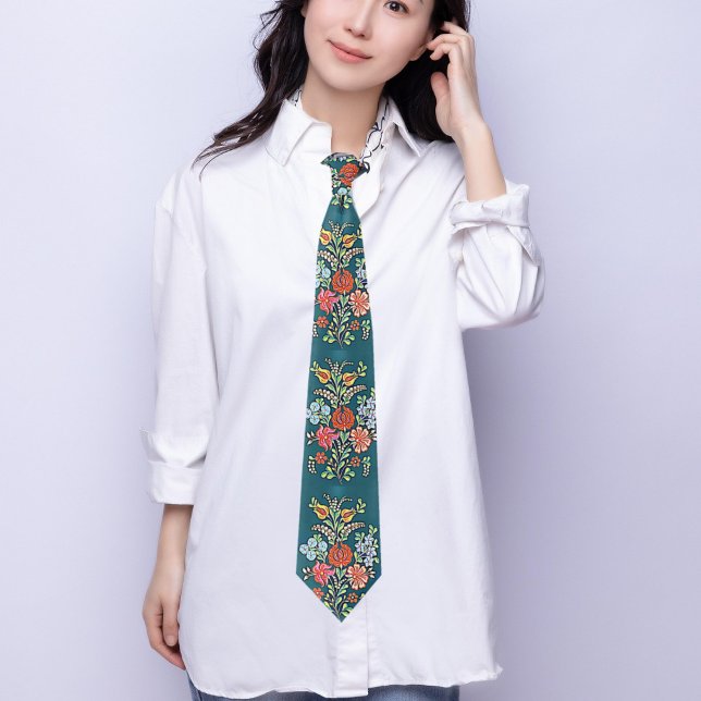 Boho Hongrois Cravate de modèle Floral (Créateur téléchargé)