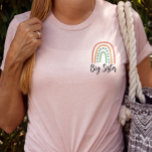 Boho moderne arc-en-ciel Big Soeur T-shirt<br><div class="desc">Ce t-shirt Big Sister entièrement modifiable présente un arc-en-ciel moderne dessiné à la main par la bohème. Ce T-shirt de style classique est le cadeau idéal pour toute grande soeur ou grande soeur. Ou vous pouvez simplement montrer à tout le monde que vous êtes une grande soeur fière ! Le...</div>