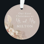 Boho Pampas Mariage Neutralité Grass<br><div class="desc">Boho ornament gardien qui peut être personnalisé avec un nom de famille personnalisé. Les tons neutres et l'herbe de pampas confèrent une élégance sobre. Ce ornement ferait un beau cadeau pour les jeunes mariés !</div>