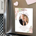 Boho rose Roses mariage Save the Date Photo Magnet<br><div class="desc">Ces belles cartes magnétiques sauvegardent les cartes datées sont une merveilleuse façon de faire connaître à vos amis et votre famille votre prochain mariage. Le design boho chic rustique présente votre photo dans un cadre ovale entouré d'un bevy de roses d'aquarelle peints à la main et de fleurs dans les...</div>