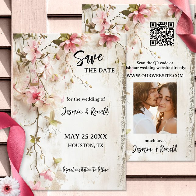 Boho Rustic Rose Floral Photo Enregistrer la carte (Boho chic wedding Save the Date card featuring loosely painted pink flowers on rustic ivory)