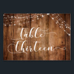 Bois Brown rustique et lumières Table Treize Carte<br><div class="desc">Cette suite de designs rustiques et élégants pour mariage et événement présente quelques tendances design mariages populaires combinées de façon fraîche. Avec un riche arrière - plan en bois brun et deux cordes d'accents lumineux scintillants, j'ai combiné une belle police de script moderne pour rendre des graphiques représentant des mots...</div>