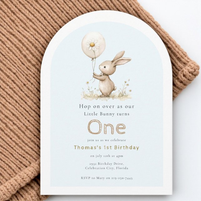 Bois Bunny premier anniversaire Arch Invitation (Créateur téléchargé)