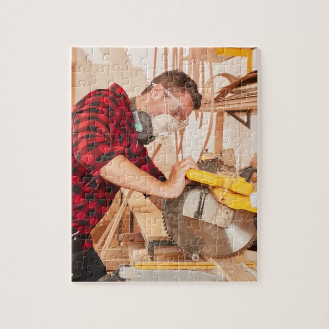 Bois Jigsaw Puzzle I Carpenter En Atelier (Vertical)