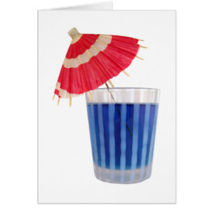 Boisson bleue avec carte parapluie rouge