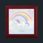 Boîte à bijoux à thème Unicorne | Bleu magique et<br><div class="desc">Boîte à bijoux Unicorn avec bleu magique,  parties scintillant or et couleurs arc-en-ciel! Texte en or avec une licorne arc-en-ciel contre un arrière - plan bleu ciel doux. Parfait pour votre amant de licorne ! Changez la couleur de l'arrière - plan si vous le souhaitez !</div>