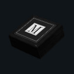 Boîte à bijoux monogramme pour hommes<br><div class="desc">Un cadeau moderne masculin noir de boîte à bijoux en monogramme pour un homme de stocker des liens menottes,  anneaux,  et d'autres articles. Un cadeau simple pour papa,  grand-père,  marié ou amis.</div>