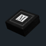 Boîte à bijoux monogramme pour hommes<br><div class="desc">Un cadeau moderne masculin noir de boîte à bijoux en monogramme pour un homme de stocker des liens menottes,  anneaux,  et d'autres articles. Un cadeau simple pour papa,  grand-père,  marié ou amis.</div>