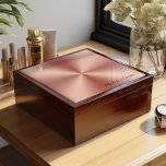 Boîte à bijoux personnalisée en or rose<br><div class="desc">Le couvercle de cette boîte à bijoux exquise présente un superbe design en métal brossé qui rayonne de sophistication et d'élégance. Le motif circulaire crée un sens de profondeur et de dimension, avec un dégradé doux qui passe de l'or rose doux aux bords à une teinte plus intense au centre....</div>