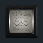 Boîte À Souvenirs 10e Mariage Anniversaire Punché Tin Look Keepsaké<br><div class="desc">Revêtement pointu (faux effet) 10ème anniversaire Mariage design original par Holiday Hearts Designs (tous droits réservés).</div>