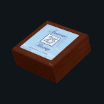 Boîte À Souvenirs 25e anniversaire en bleu et argent<br><div class="desc">Célébrez avec quiconque à l'occasion de leur 25e anniversaire. Un cadeau parfait,  un souvenir,  un cadeau ou une fête incontournable pour un anniversaire de mariage de couple ou un anniversaire d’ordination pour un prêtre,  un ministre,  un pasteur ou un diacre et toute célébration d’anniversaire d’argent.</div>