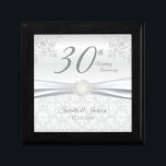 Boîte À Souvenirs 30e anniversaire de la Mariage Pearl Design<br><div class="desc">Le coffret-cadeau de design du 30e anniversaire de Mariage est prêt à être personnalisé. ⭐ Ce produit est entièrement personnalisable. Les graphiques et / ou le texte peuvent être ajoutés, supprimés, déplacés, redimensionnés, modifiés, tournés, etc... 99% de mes dessins dans mon magasin sont faits en couches. Cela vous permet de...</div>