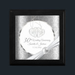 Boîte À Souvenirs 30e anniversaire du Mariage - Pearl and Silver<br><div class="desc">30e anniversaire de Mariage - Boîte cadeau Perle et argent prêt pour vous à personnaliser. REMARQUE : SEULEMENT CHANGER LES ZONES MODÈLES NÉCESSAIRES! 😀 Si nécessaire, vous pouvez supprimer le texte et commencer à ajouter le texte et la police que vous voulez. 📌 Si vous avez besoin d'une personnalisation plus...</div>