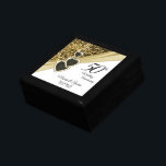 Boîte À Souvenirs 50e anniversaire de la Parties scintillant d'or<br><div class="desc">50th Golden Parties scintillant Anniversary Design Garder boîte cadeau pour vous de personnaliser. Cette conception fonctionne bien pour d'autres événements et occasions comme un anniversaire, mariage, fiançailles, diplôme, retraite, etc... en modifiant simplement le texte. 😊 Ce Produit est 100% Personnalisable. Les graphiques et/ou le texte peuvent être ajoutés, supprimés, déplacés,...</div>
