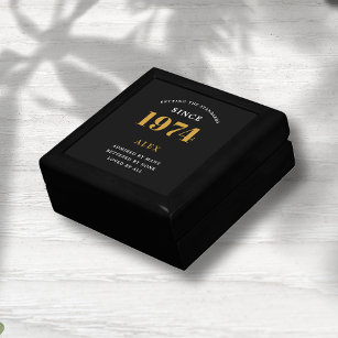 Boîte À Souvenirs 50e anniversaire Nom 1974 Black Gold Elegant Chic