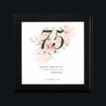 Boîte À Souvenirs 75e anniversaire n'importe quel âge Floral rose fl<br><div class="desc">Pink Rose Floral Bunch Tout âge Anniversaire boîte cadeau fête d'anniversaire. Verdure fleurie rustique et feuillage rose rosé. Le modèle qui peut être facilement édité et le texte remplacé par vos propres détails en cliquant sur le bouton "Personnaliser". Pour plus de personnalisation, cliquez sur le lien "Customiser plus" et utilisez...</div>