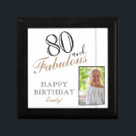 Boîte À Souvenirs 80 et fabuleux Elégant 80e Anniversaire Photo<br><div class="desc">80 et Fabulous Elegant 80th Birthday Photo boîte cadeau. Ajoutez votre nom et votre photo.</div>