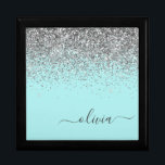 Boîte À Souvenirs Aqua bleu Turquoise Parties scintillant argent Mon<br><div class="desc">Aqua Blue - Turquoise et Silver Sparkle Parties scintillant script Monogram Nom Bijoux Keepsaké Box. Cela fait le cadeau parfait de remise de diplômes,  anniversaire,  mariage,  douche nuptiale,  anniversaire,  baby shower ou bachelorette pour quelqu'un qui aime le luxe glam et les styles chic.</div>