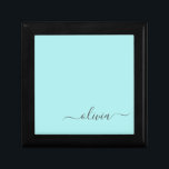Boîte À Souvenirs Aqua Blue Turquoise Moderne Script Girl Monogramme<br><div class="desc">Aqua Blue Turquoise Script simple Monogramme Nom Bijoux Keepsaké Box. Cela fait le cadeau parfait de remise de diplômes,  anniversaire,  mariage,  douche nuptiale,  anniversaire,  baby shower ou bachelorette pour quelqu'un qui aime le luxe glam et les styles chic.</div>