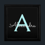 Boîte À Souvenirs Aqua Teal Blue Script Girly Monogram<br><div class="desc">Noir et Aqua Bleu Turquoise Script simple Monogramme Nom Bijoux Boîte de conservation. Cela fait le cadeau parfait de remise de diplômes,  anniversaire,  mariage,  douche nuptiale,  anniversaire,  baby shower ou bachelorette pour quelqu'un qui aime le luxe glam et les styles chic.</div>
