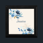 Boîte À Souvenirs Aquarelle bleu moderne Floral Personnalisé<br><div class="desc">Belle et stylisée aquarelle peinture de fleurs en bleu et or,  personnalisée avec votre nom.</div>