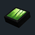 Boîte À Souvenirs Bambou vert - Silence Calme Mon Âme<br><div class="desc">Texte qui dit - le silence calme mon âme. Avec une image vert émeraude luxuriante de tiges de bambou avec de longs feuilles délicats et des lumières de bokeh pâle dans l'arrière - plan.</div>