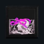 BOÎTE À SOUVENIRS BEAUTÉ ÉLÉGANTE / FEMME AVEC BOW ROSE ET FLEURS<br><div class="desc">Profil femme romantique noir et blanc avec ruban lumineux et fleurs,  vibrante,  lunatique et classique Art Nouveau beauté .Design et élaboration graphique numérique en style vintage par Bulgan Lumini (c) .Partie de la nouvelle collection ARCADIA.</div>