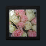 Boîte À Souvenirs Beautiful Pink White Roses Flower Bouquet<br><div class="desc"></div>