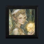 Boîte À Souvenirs Bijoux Imaginaire Fairy Enchanted<br><div class="desc">Une boîte à bijoux avec une fée émeraude pixie avec ailes et boule de cristal,  dans un cadre féerique enchanté en forêt. Les enfants aiment l'imaginaire qui éveille leur imagination. Un monde imaginatif qui inspire les aventures.</div>