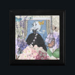 Boîte À Souvenirs Blue Elegant Femme Floral Fancy Gown<br><div class="desc">Un riche thème de l'époque victorienne,  un collage qui comprend l'illustration de mode de George Barbier des années 1920,  et collationné avec des images victoriennes comprenant des fleurs,  des papillons,  la tour Eiffel et un arrière - plan William Morris.</div>