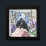 Boîte À Souvenirs Blue Elegant Femme Floral Fancy Gown<br><div class="desc">Un riche thème de l'époque victorienne,  un collage qui comprend l'illustration de mode de George Barbier des années 1920,  et collationné avec des images victoriennes comprenant des fleurs,  des papillons,  la tour Eiffel et un arrière - plan William Morris.</div>