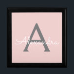 Boîte À Souvenirs Blush Pink Grey Modern Script Girly Monogram<br><div class="desc">Blush Pink and Grey Script simple Monogramme Nom Bijoux Boîte à conservation. Cela fait le cadeau parfait de remise de diplômes,  anniversaire,  mariage,  douche nuptiale,  anniversaire,  baby shower ou bachelorette pour quelqu'un qui aime le luxe glam et les styles chic.</div>
