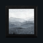 Boîte À Souvenirs Blustering Grey Valley<br><div class="desc">Blustering Valley I par Grace Popp. Gris et formes douces se côtoient pour créer des vallées et de petites collines.</div>