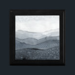 Boîte À Souvenirs Blustering Grey Valley<br><div class="desc">Blustering Valley I par Grace Popp. Gris et formes douces se côtoient pour créer des vallées et de petites collines.</div>