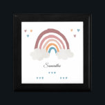 Boîte À Souvenirs Boho Rainbow Watercolor Script Baby shower<br><div class="desc">Créez votre boîte cadeau mignonne avec ce joli et adorable design modèle d'aquarelle arc-en-ciel en bronze,  jaune et bleu,  avec des coeurs d'amour et des nuages. Customisez facilement cette jolie boîte avec votre nom en cliquant sur le bouton "Personnaliser" ci-dessus</div>