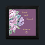 Boîte À Souvenirs Boîte à anneau pour Periwinkle Joy Purple Floral M<br><div class="desc">La boîte à bijoux est entièrement personnalisable et la boîte à anneau parfaite pour un Mariage. La boîte s'accorde bien avec les invitations et les cartes de Mariage Purple Periwinkle Joy. Vous serez impressionné par la haute qualité et l'impression vive.</div>