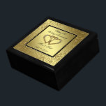 Boîte À Souvenirs Boîte à cadeaux classique pour les Mariages d'or<br><div class="desc">Un design d'images Digitalbcon avec un thème de couleur or avec une variété d'images, de formes, de motifs, de styles et de polices personnalisés dans cette boîte à cadeaux unique "Golden Mariage Anniversary Gift Box". Cette conception colorée et élégante est assortie de formes personnalisables et de lettres textuelles qui conviennent...</div>