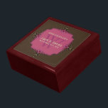 Boîte À Souvenirs Boîte à cadeaux élégante Lacy Mariage Anniversaire<br><div class="desc">Boîte cadeau élégante et élégante avec dentelle fine et détaillée comme le design créé à partir de fractales en rose et vert olive profond - Exquise et élégante coutume Anniversaire, Mariage ou fiançailles présent. Personnalisez avec des noms, date d'anniversaire et monogramme ou numéros - fait dans une merveilleuse boîte cadeau...</div>