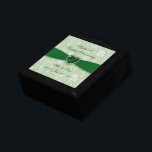 Boîte À Souvenirs Boîte-cadeau audacieuse d'anniversaire de mariage<br><div class="desc">Les images d'un Digitalbcon conçoivent comporter un thème de conception de couleur verte verte et de damassé avec une série d'images, formes, motifs, styles et polices faits sur commande dans cette boîte-cadeau un-de-un-aimable "de damassé cinquante-cinquième d'anniversaire de mariage audacieux". Cette conception élégante et attrayante vient complet avec le texte personnalisable...</div>