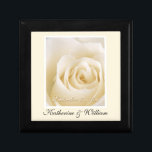 Boîte À Souvenirs Boîte-cadeau de souvenir de date de mariage de<br><div class="desc">Rose blanc élégant et romantique -- personnalisé épousant la boîte-cadeau de souvenir. Ajoutez juste les noms et la date de mariage des jeunes mariés pour créer un cadeau unique et un-de-un-aimable pour les couples spéciaux de mariage. Fait également un grand cadeau pour la Mère-de-le-Jeune mariée et le Mère-de-le-Marié, demoiselles d'honneur,...</div>