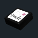 Boîte À Souvenirs Boîte-cadeau de souvenir de mariage de jeune<br><div class="desc">Le beau papillon rose pour vos membres de partie nuptiales vient sur cette boîte à bijoux de souvenir de mariage de jeune mariée. La boîte de tuile et en bois est rayée et a la pièce pour des souvenirs de jour du mariage, un cadeau spécial ou l'article de bijoux. Elle...</div>