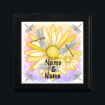 Boîte À Souvenirs Boîte cadeau mariage Jaune Daisy<br><div class="desc">Boîte cadeau mariage Jaune Daisy, vêtements Mariages, t-shirts Mariages, cadeaux de mariage par ArtMuvz Illustration. Couleur d'eau mariage douche nuptiale et cadeaux de mariage. Célébrez votre amour dans le style avec nos designs mariages, Parfait pour la mariée, mariée, mariage et invités. Vous pouvez personnaliser avec vos noms ou votre date...</div>