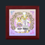 Boîte À Souvenirs Boîte cadeau mariage pour mariée et mariée<br><div class="desc">Cat Bride et Groom boîte cadeau mariage par ArtMuvz Illustration. cadeaux de mariage assortis, t-shirts, sacs fourre-tout, vêtements de chat kitty. Les chats sont amusants, et le cadeau parfait pour n'importe quelle occasion et sont sûrs d'apporter un sourire au visage de n'importe qui. Que vous cherchiez un cadeau pour un...</div>