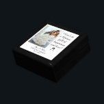 Boîte À Souvenirs Boîte de conservation mariage avec photo personnal<br><div class="desc">Cette boîte élégante de tenue de mariage dit Voici à une vie pleine de bonheur et d'amour! Personnalisez la photo de la mariée et du marié,  les noms et la date du mariage.</div>