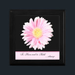 Boîte À Souvenirs Boîte de poche rose Gerbera Daisy Flower Anniversa<br><div class="desc">Cette boîte à bijoux personnalisable a une fleur de marguerite rose et jaune de gerbera douce, et la phrase "Pour avoir et tenir... toujours", ce qui en ferait une boîte cadeau d'anniversaire mariage idéal pour stocker un cadeau d'anniversaire surprise, ou laissez-le lui-même pour votre personne spéciale pour stocker des souvenirs...</div>